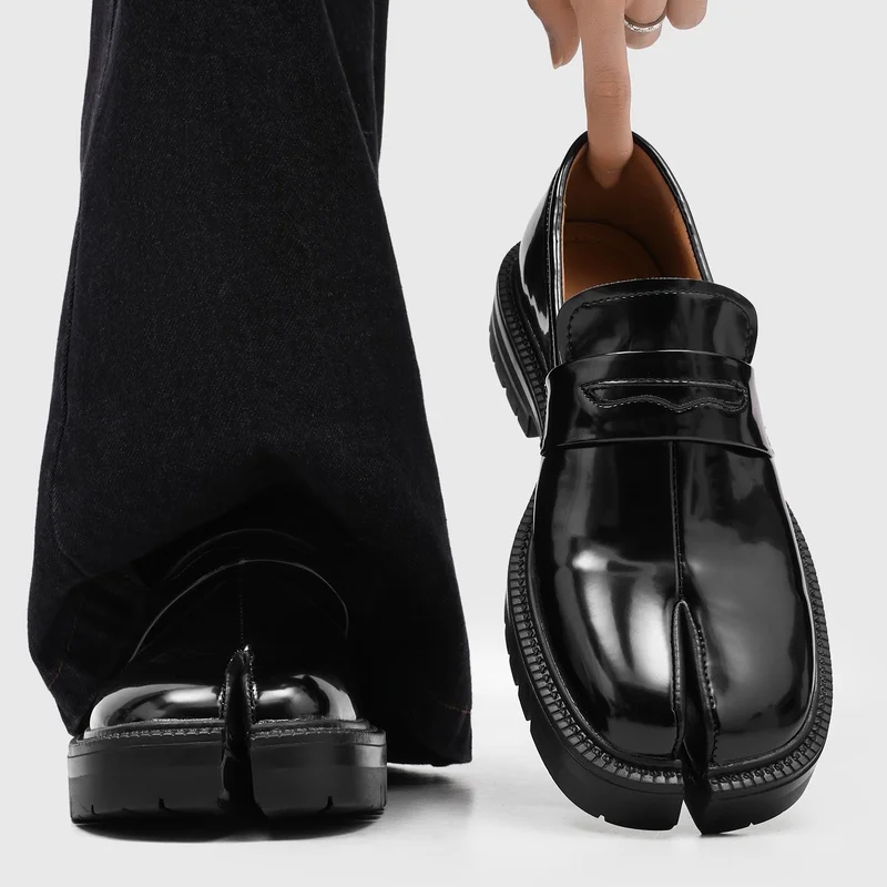 New Personalized Split Toe Loafers for Men with Thick Soles Higher Anti Slip Performance Leading The Fashion Trend