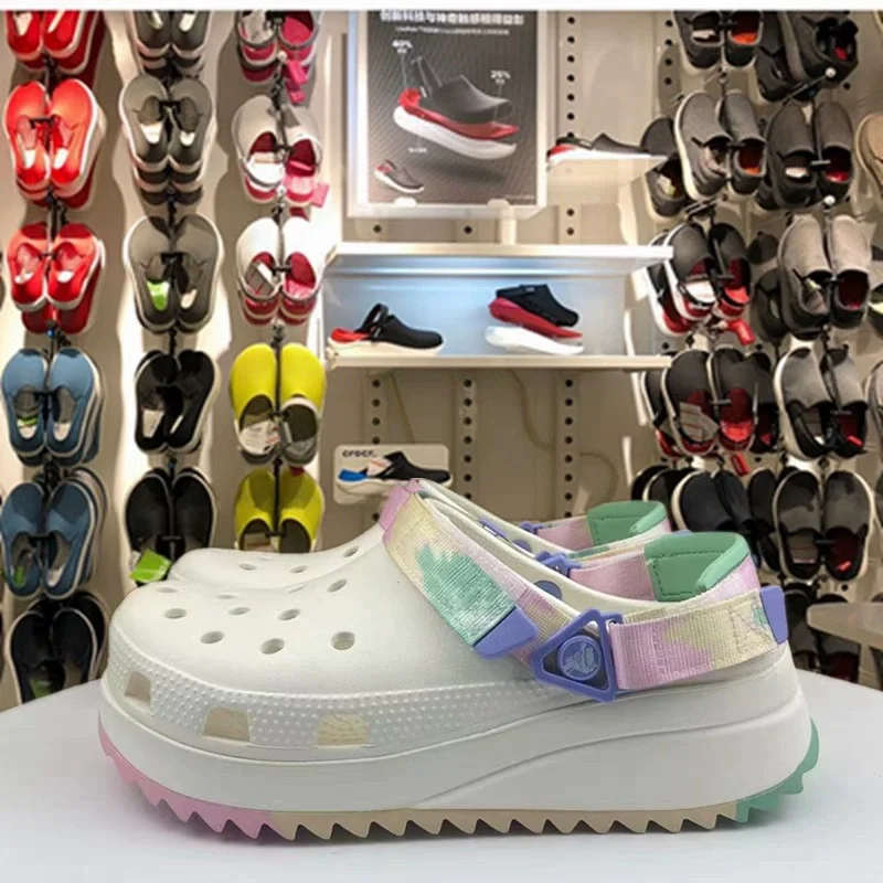 

New Products In Stock Fashionable And Trendy Cool Walking Hole Shoes Versatile Anti Slip Thick Sole Height Increasing Beach Sand