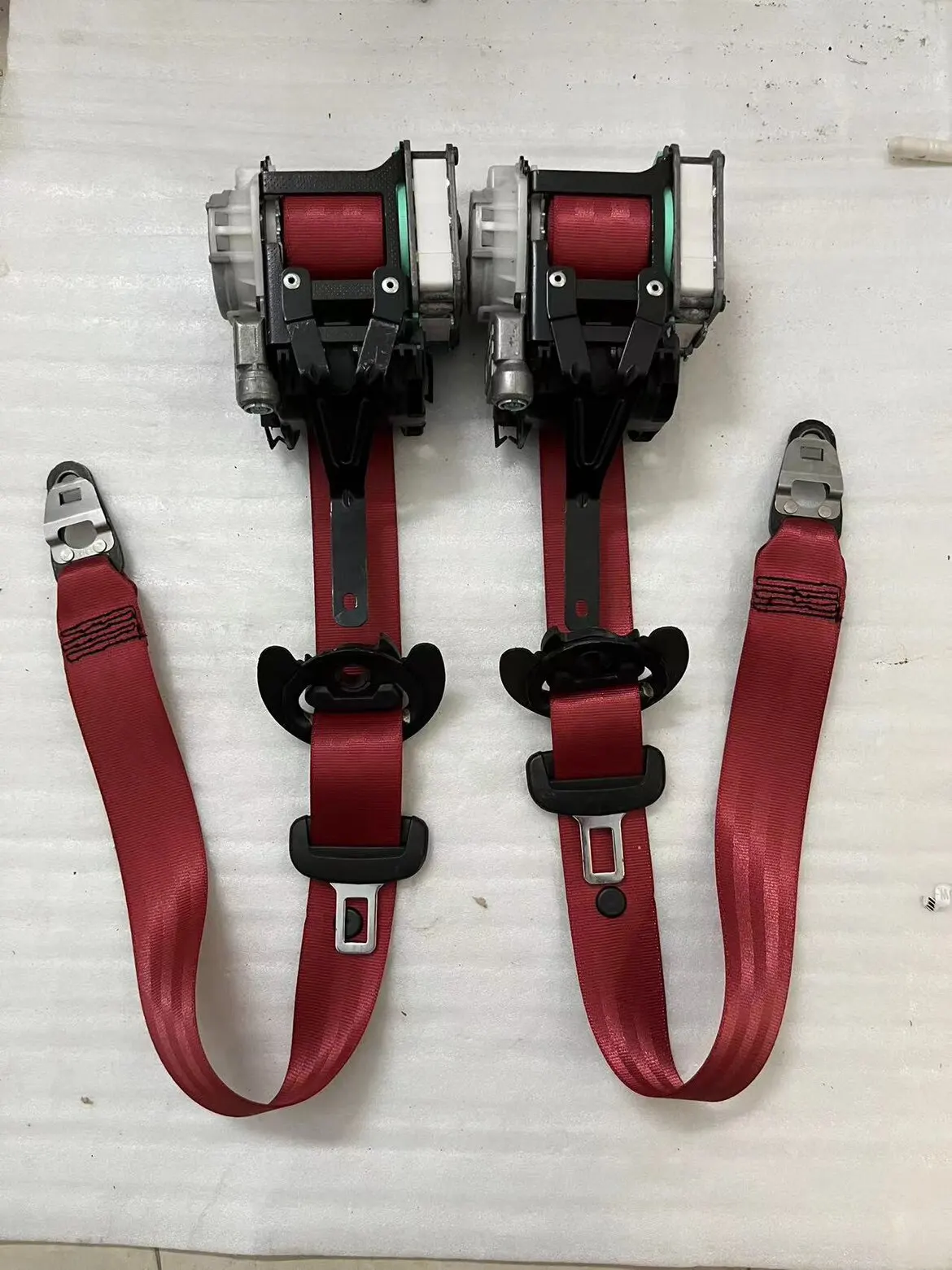 

Cayenne original dismantling seat belt Maca seat belt Bordeaux red seat belt dismantling parts