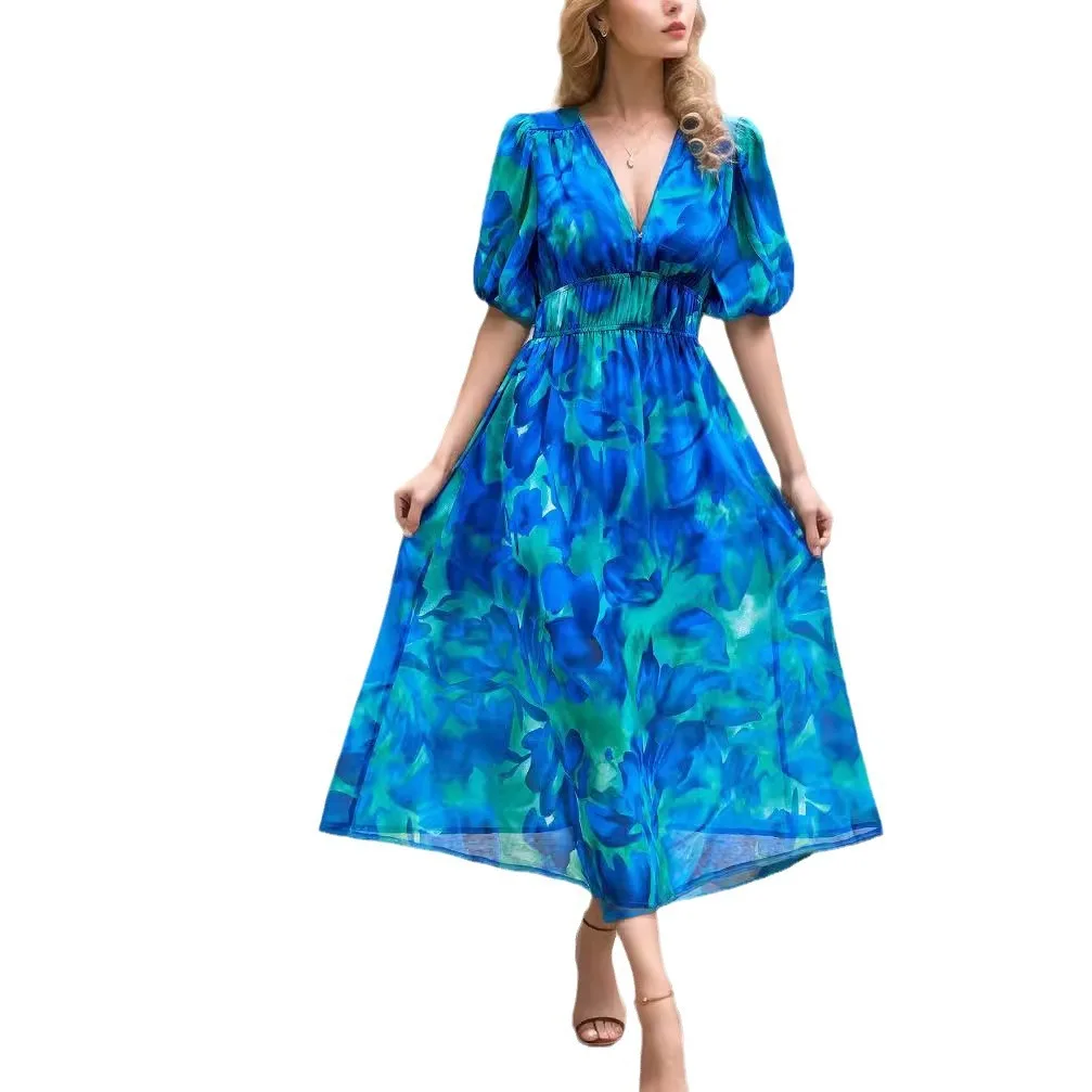 Sommerliches europäisches amerikanisches Kleid, elegantes, tailliertes, bedrucktes langes Kleid mit V-Ausschnitt