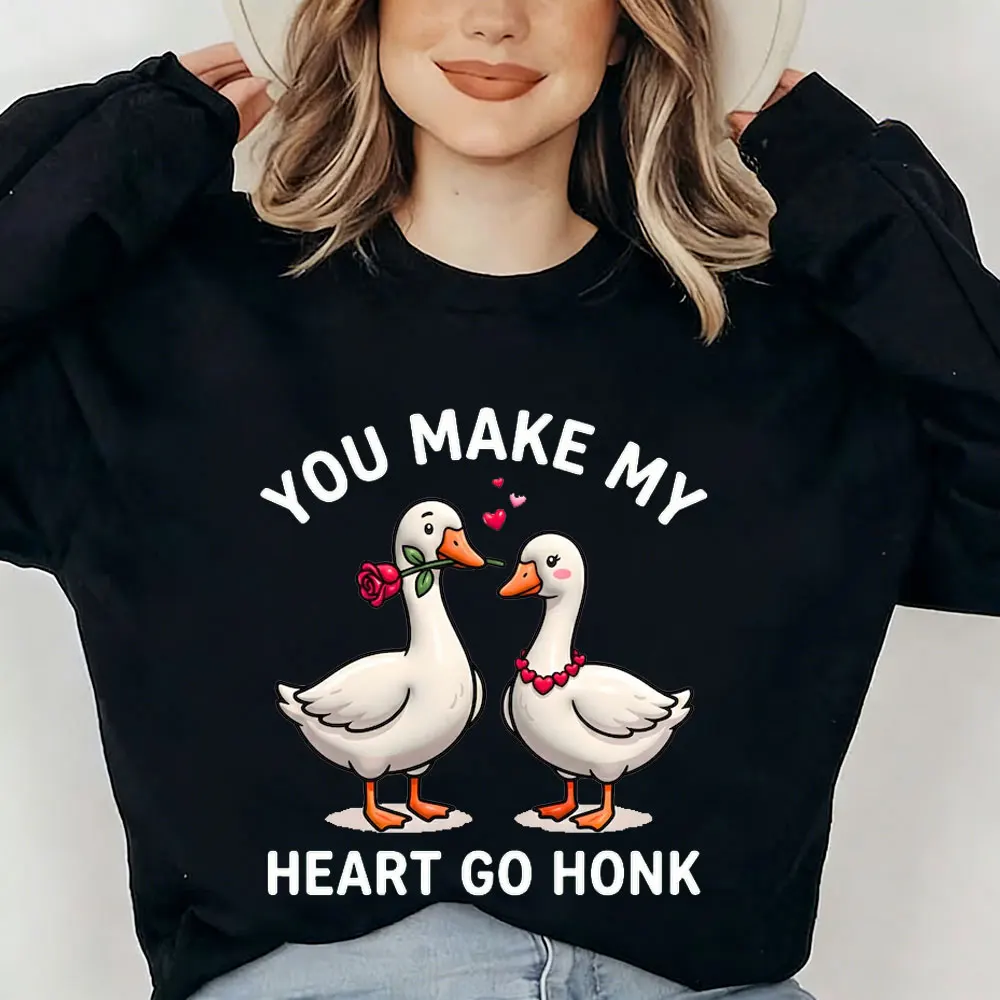 เสื้อสเวตเตอร์ลายห่านวันวาเลนไทน์สุดฮา คุณทำให้หัวใจฉันเต้นดังกระดิ่ง คู่รักน่ารัก ห่านวาเลนไทน์ แค่ห่านรักใคร่ เสื้อสเวตเตอร์ลายห่าน