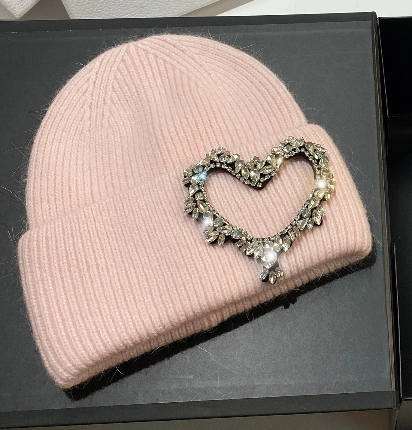 

Luxury Rhinestones Heart Pattern Knitted Hats for Women Winter Warm Beanie Knit Bonnet Outdoor Wool Skullies Skiing Cap