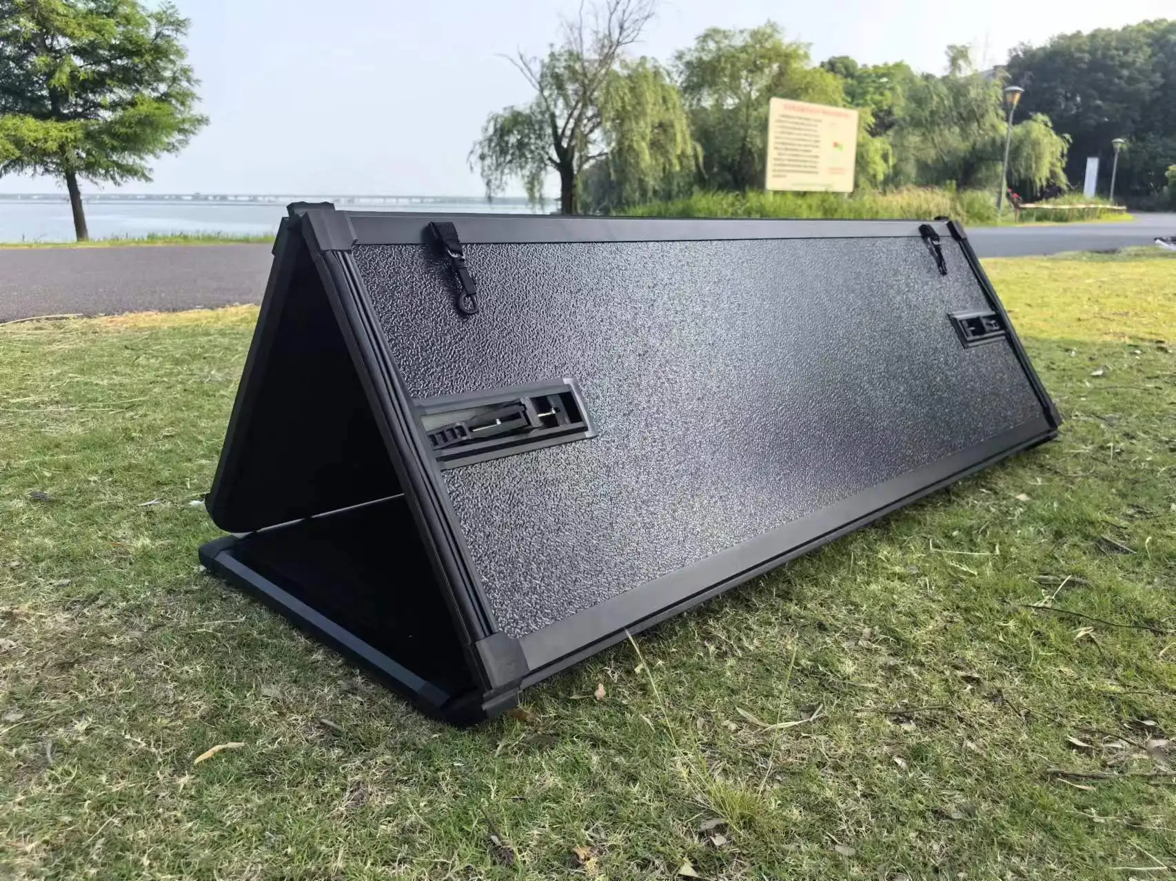 

Top Quality Aluminium Tonneau Cover Tri-fold Cover Truck Bed Hard Tonneau Cover for Ford Ford F350 6.8ft