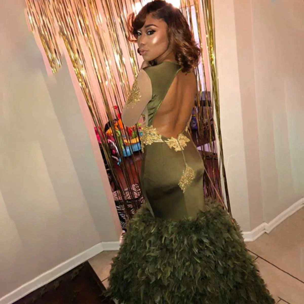 luxury Mermaid Prom Dresses Feather Layered Applique Crystal Open Back Girls Evening Party Gowns Court Train robes de soirée