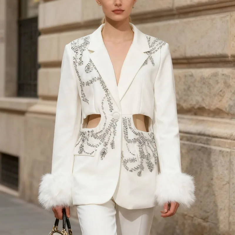 HKSH Primavera Autunno Giacca da donna nuova Heavy Craft con borchie Diamanti Scava fuori la vita Bottone singolo Polsini in pelliccia Cappotti di lusso HK14826