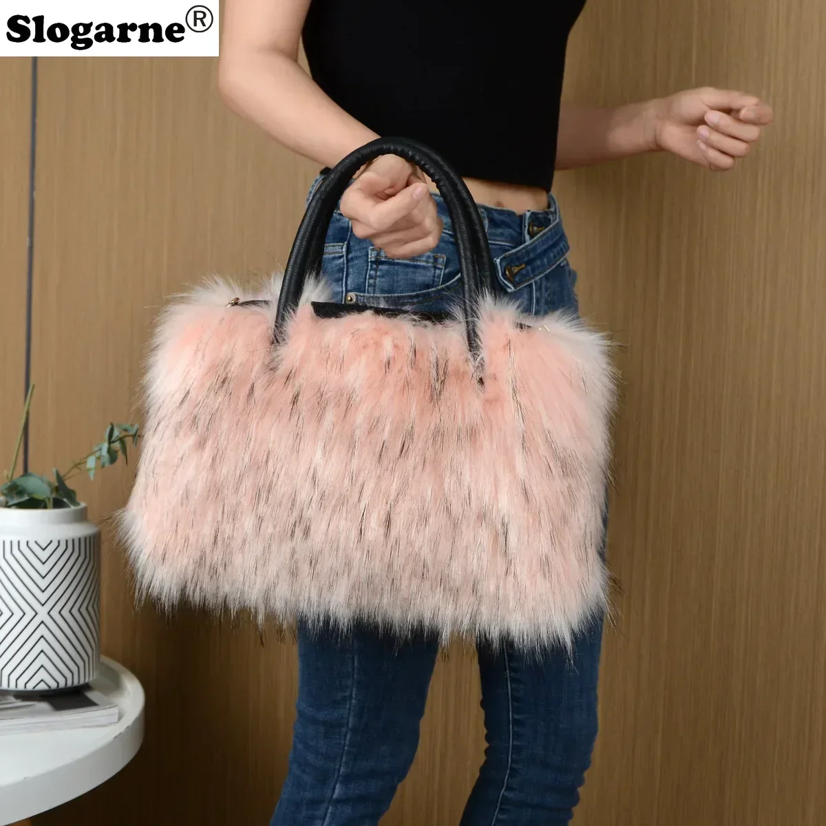 

2024 New Raccoon Fur Bags Women Fashion Portable Faux Fur Handbags Winter Soft Warm Bag Girls Fluffy Large Capacity Tote Purse