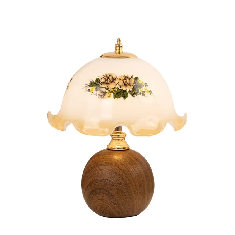 

French retro medieval desk lamp, master bedroom bedside lamp, new Chinese style wabi sandy wind designer light luxury