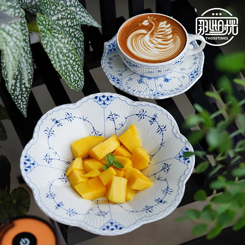 

Dining plate Blue and white antique octagonal oval relief lace Tang grass ceramic afternoon tea tableware Dim sum plate