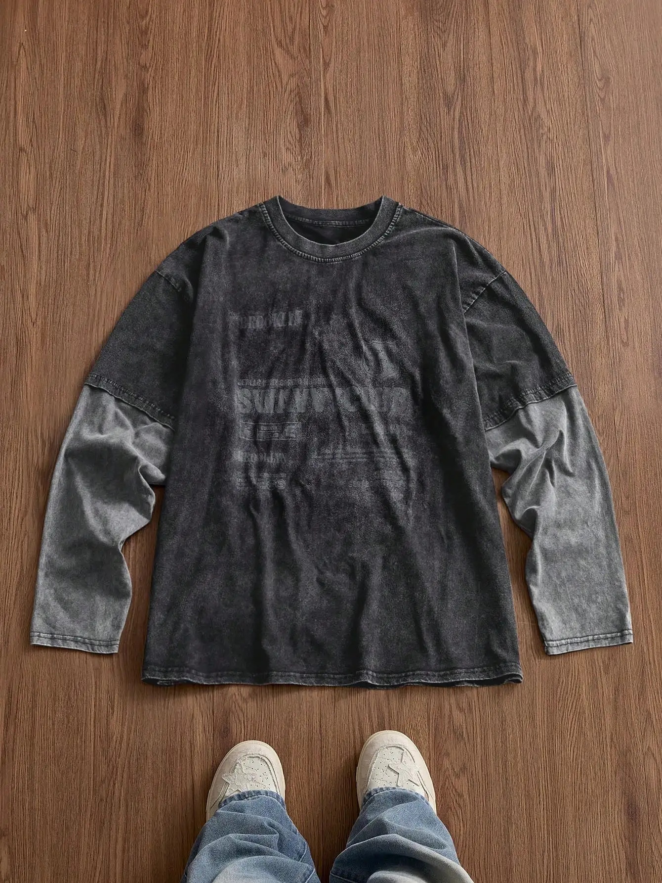 

Men's Distressed Wash Long Sleeve Tee with Graphic Print, Loose Fit, Black