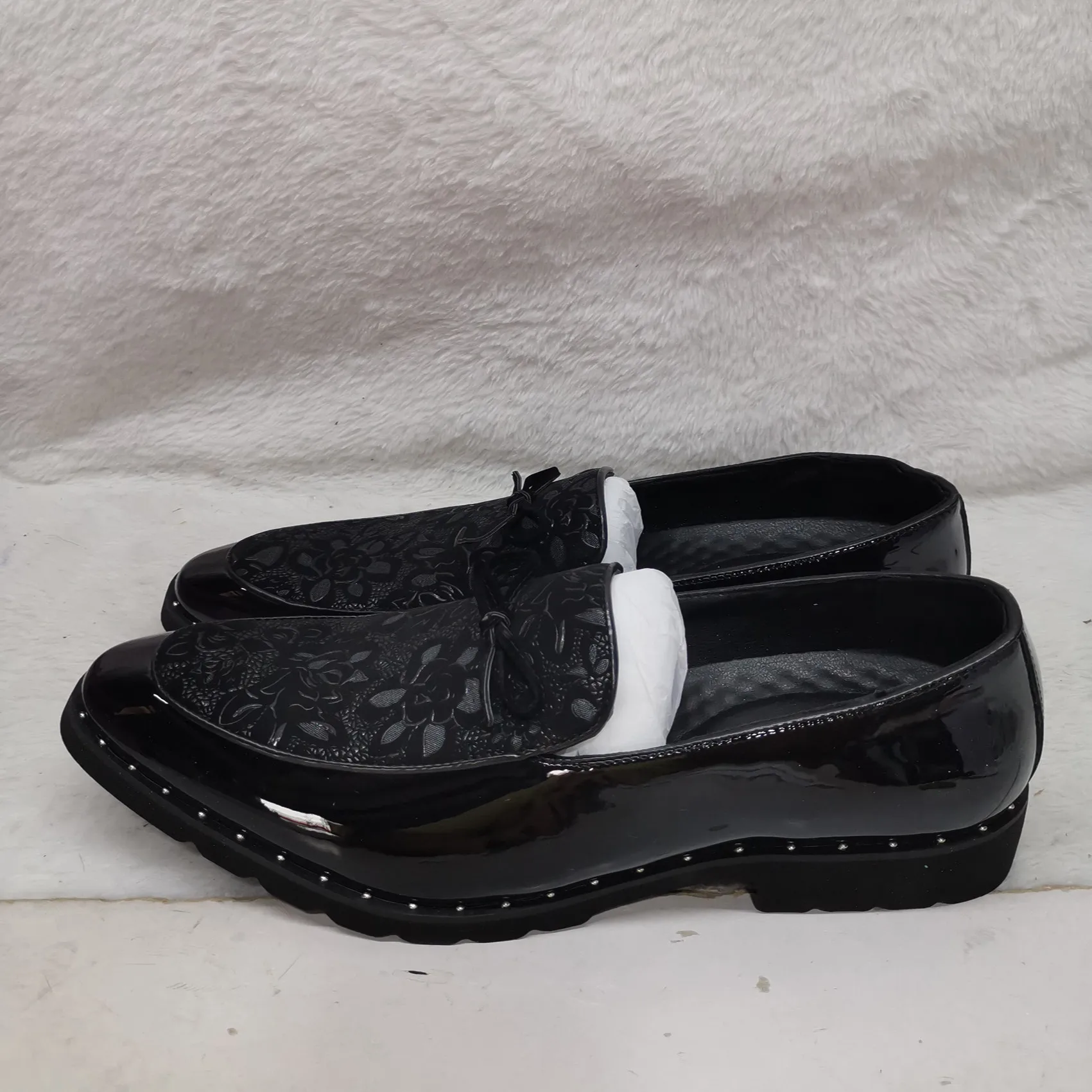 

Male Tassel Metal Chain Decor Embroidery Loafers British Style Shallow Slip-On Derby Shoes for Men Wedding Dress Oxfords
