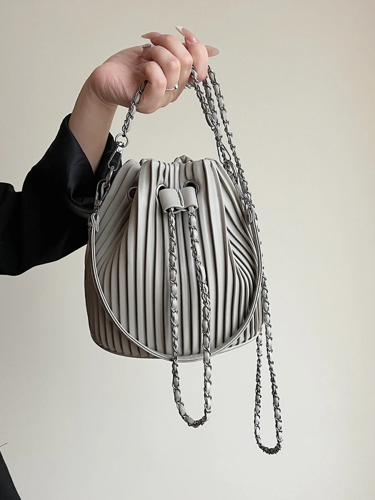 

French Niche Luxury Pleated Bucket Bag Fashion Chain Shoulder Crossbody Bag 2025 New Commuting Totes Ladies Handbag and Purse