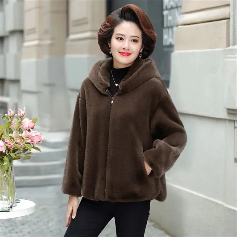 2025 المرأة كبيرة الحجم 5XL سترة الفراء الكورية منتصف العمر الأم فو فرو منك معطف الخريف الشتاء الإناث موضة مقنعين أبلى
