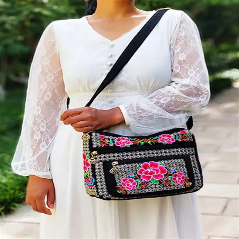 New Fashion Embroidery Women Shopping Bags Hot Floral Embroiered Shoulder Crossbody bags All-match Top Lady National Carrier