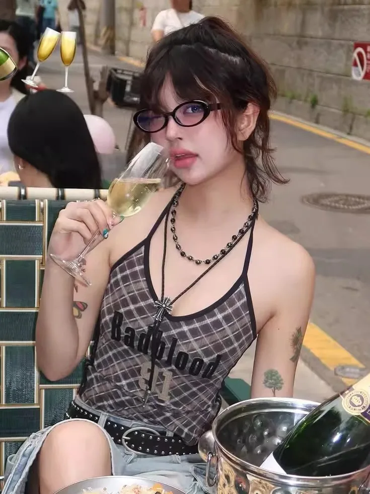 توب نسائي أمريكي الطراز مثير بتصميم شبكي وحمالات رقبة مطرزة ضيق الملائمة للجسم كاجوال يعكس الرغبة الخالصة #2