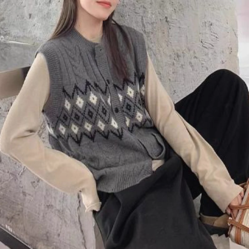 2024 Autumn Women Vintage Argyle Streetwear Single Breasted Sweater Vest Y2K Harajuku Female Sleeveless Loose Knitted Waistcoat