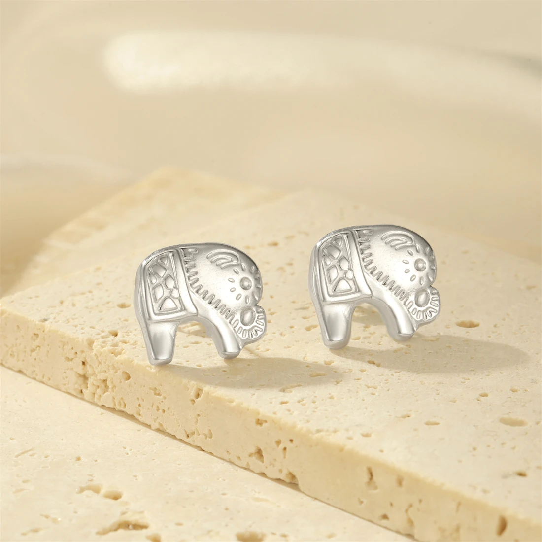 Eueavan Minimalistische Tier-Ohrstecker aus Edelstahl, afrikanische Elefanten-Ohrringe für Frauen und Mädchen, böhmischer Schmuck, Geschenk, Großhandel – Detail 8
