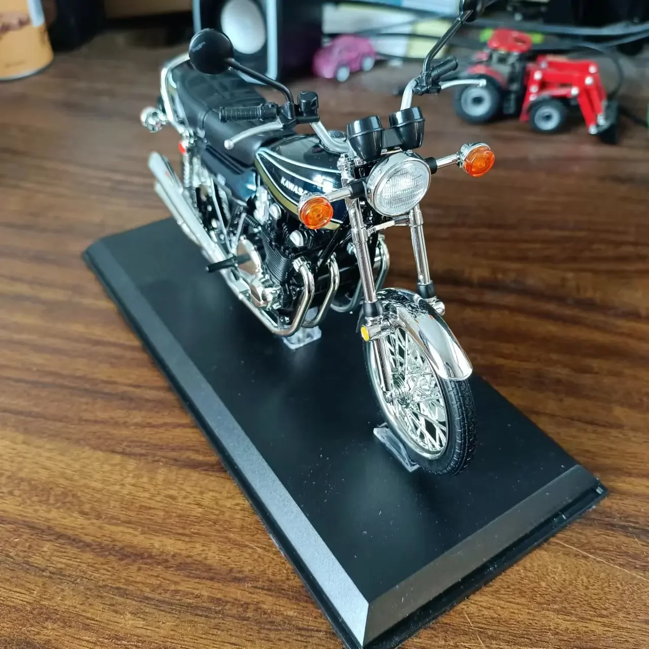 Kawasaki 750 RS Z2 1:12 Scale Die-Cast Model Review: A Collector's