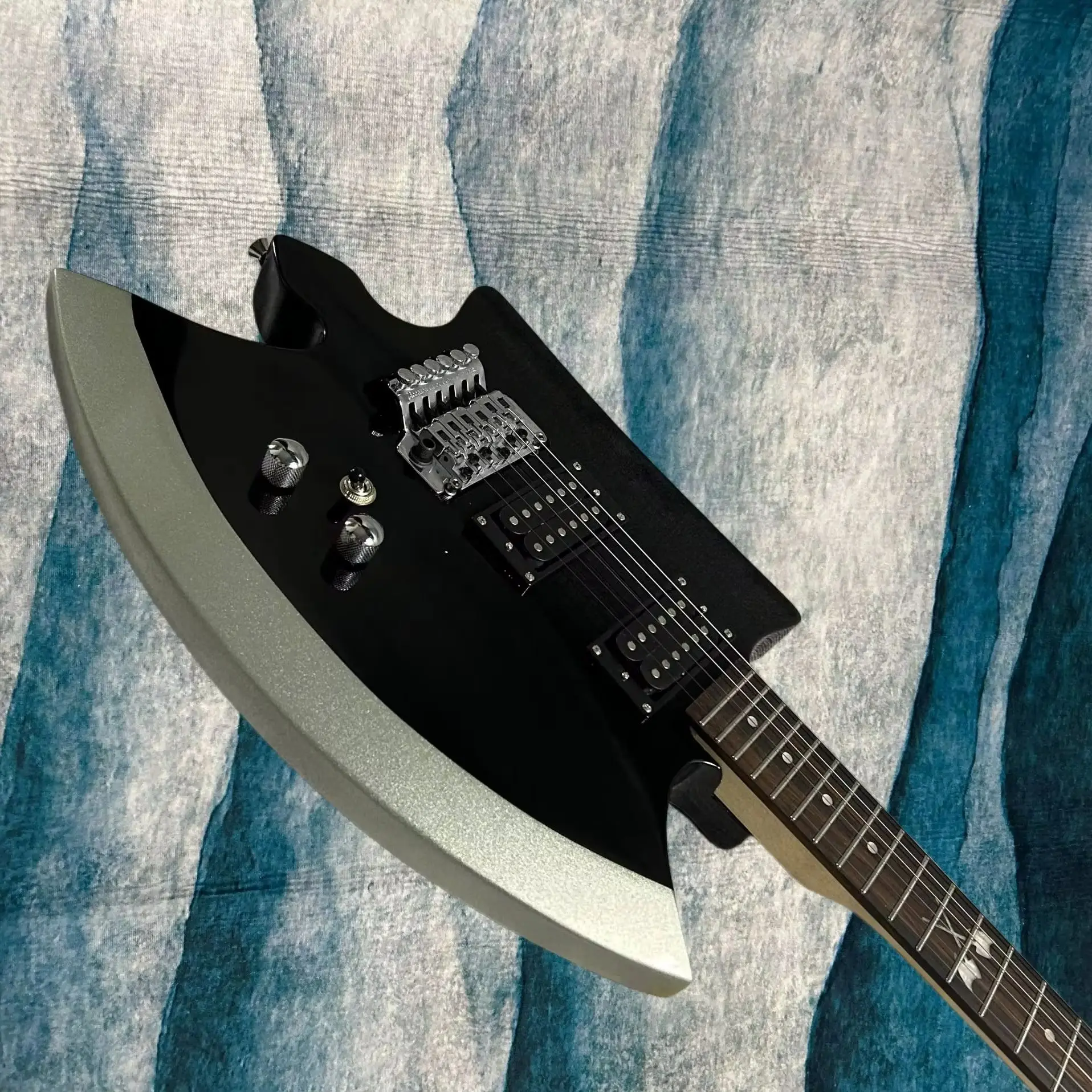 

Hot Sale Electric Guitars Axe Shape Floyd Rose Tremolo Bridge Black Color Rosewood Fretboard