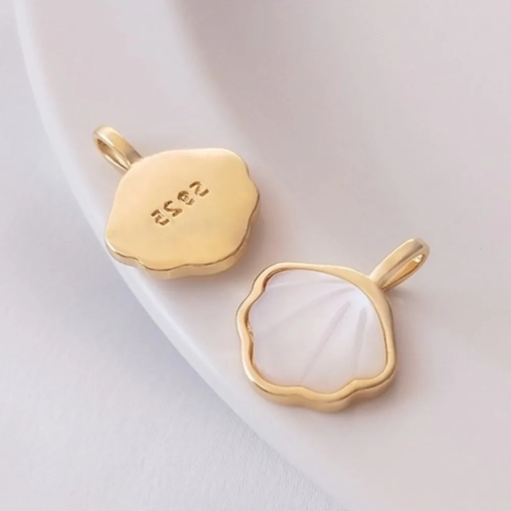 

Natural Mother Scallop Pendant Copper Charms 14K Gold Color Shell Necklace Pendant Handmade DIY Clavicle Chain Pendant