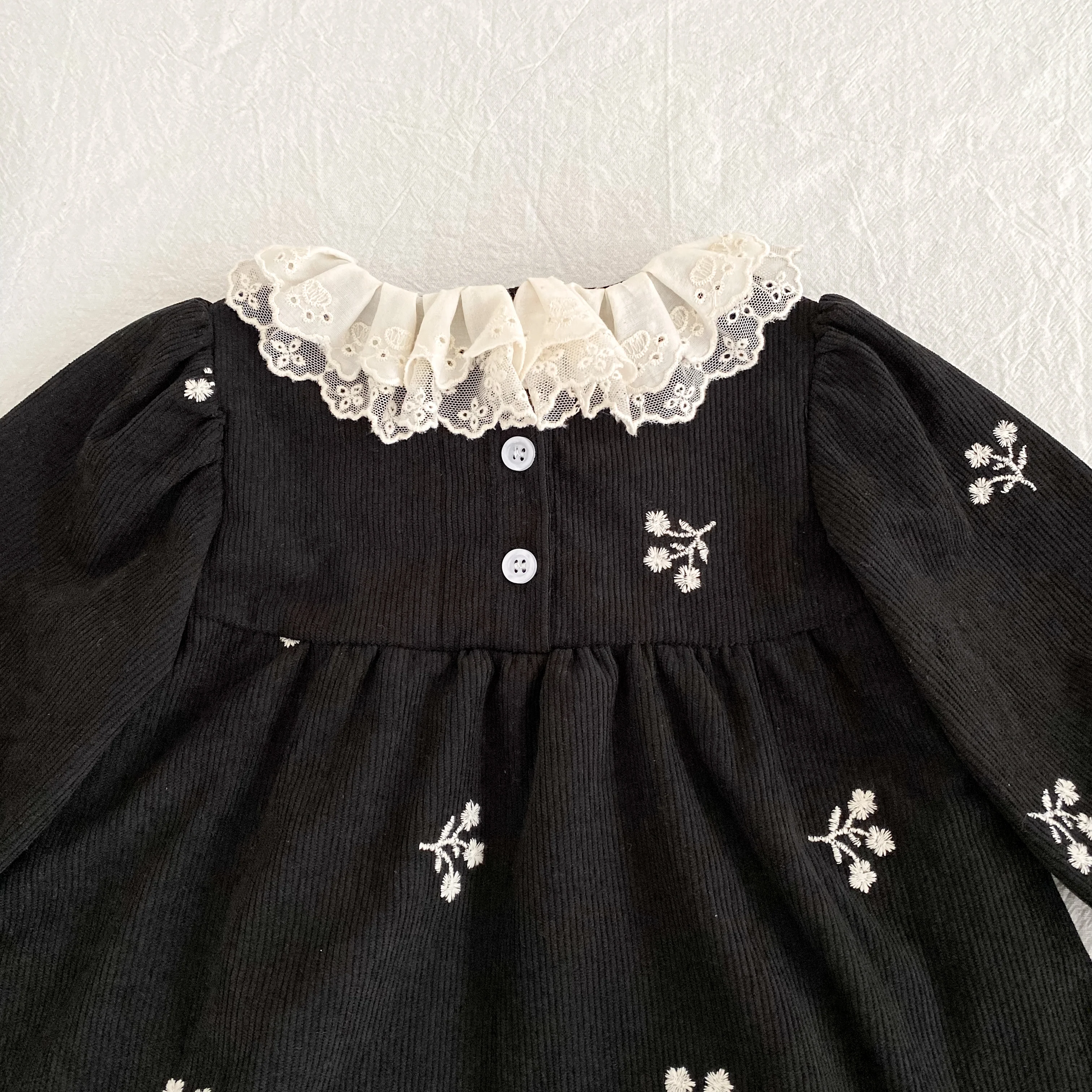 2026 Baby-Mädchen-Cord-Strampler 0-24M Langarm mit Spitzen-Rüschenkragen und Blumenstickerei, Herbst-Strampler für Kleinkinder, Prinzessinnen-Strampler – Detail 8