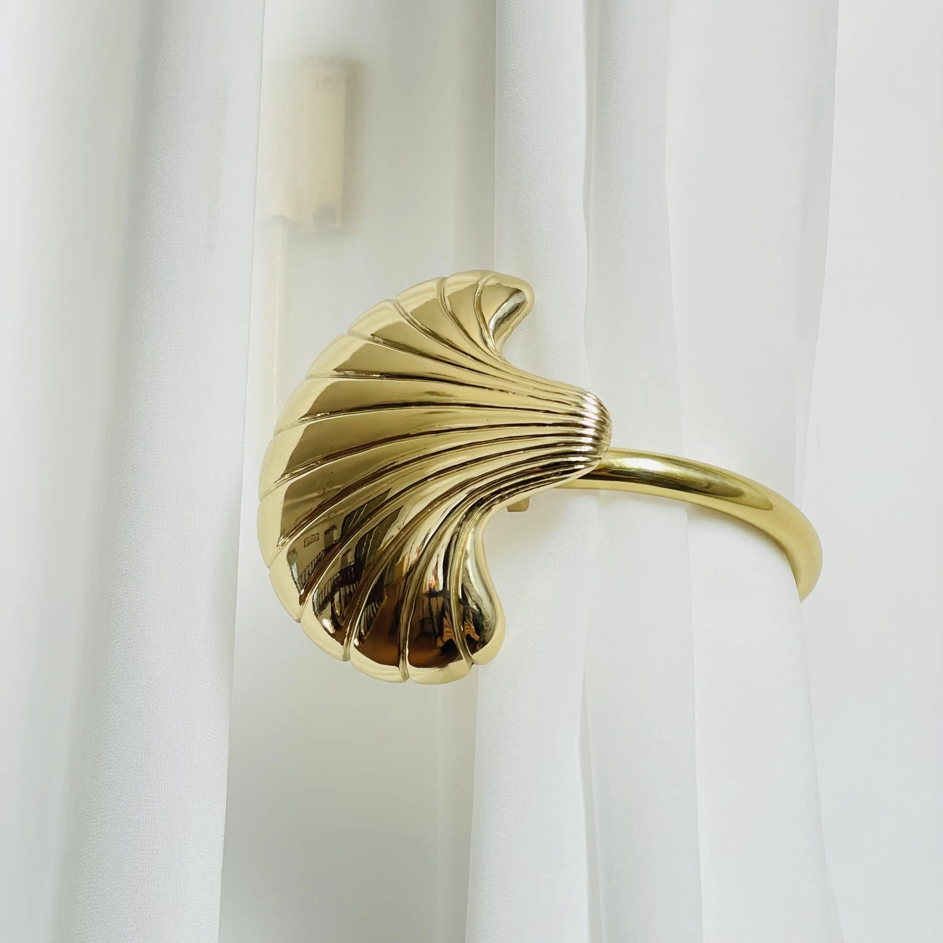 Curtain Fixed Curtain Wall Mounted Metal Curtain Hook - H14 (Handmade Brass)