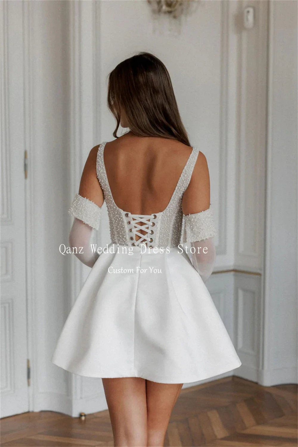 Qanz สีขาว Beadings ชุดแต่งงานสั้นสปาเก็ตตี้ Robe De Mariée Lace Up Vestidos De Boda Para Fiestas ที่กําหนดเอง