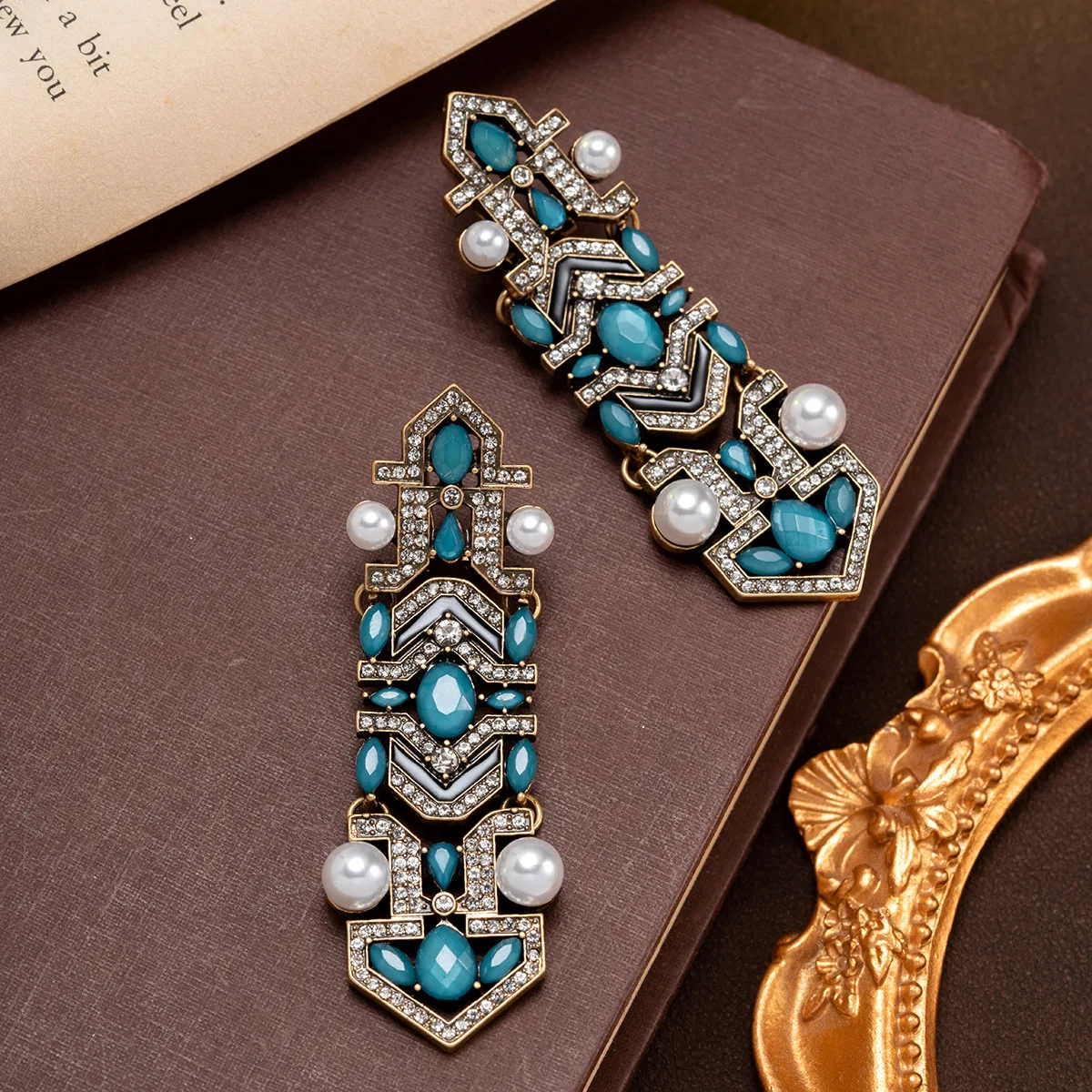 Medieval Vintage Geometric Regular Rhinestone Paved Earrings Temperament Versatile High-end Pearl Earrings for Women