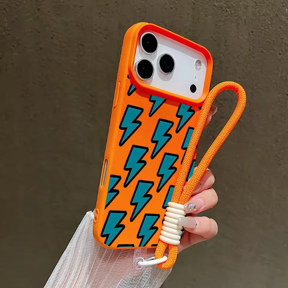 Funda con diseño de rayo de dibujos animados en azul frío y patrón de lichi en colores caramelo para iPhone 17 Air 16 15 14 13 12 11 Pro Max Plus con cordón