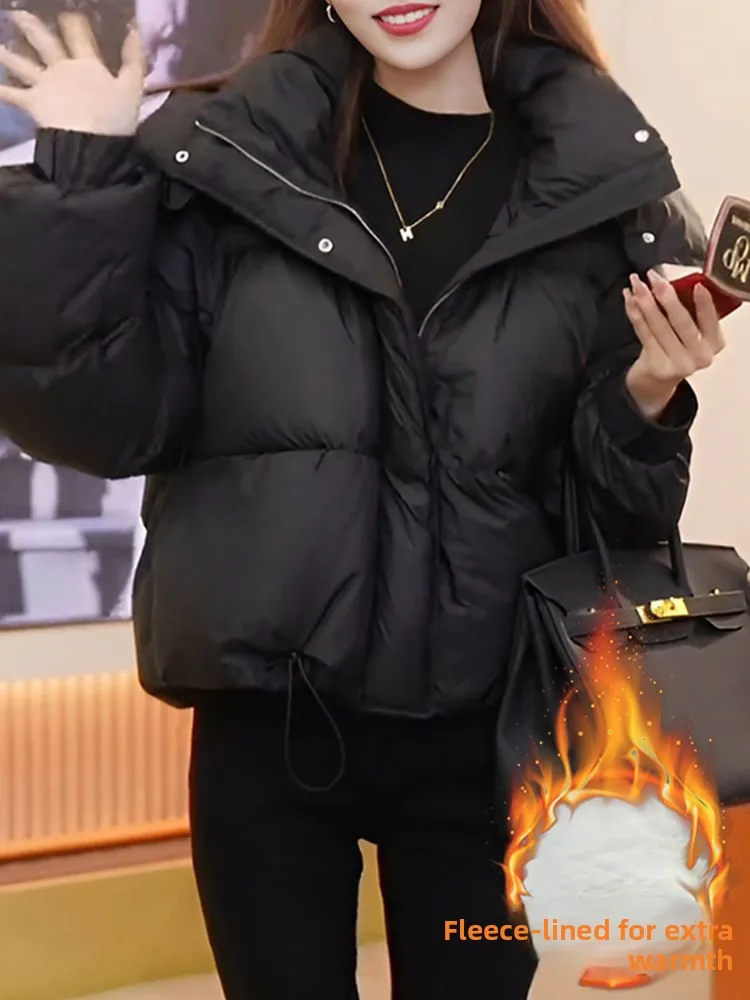 เสื้อโค้ทผ้าฝ้ายทรงหลวมสไตล์เกาหลีสำหรับผู้หญิง รุ่นใหม่ประจำฤดูหนาวปี 2024 ดีไซน์ทรงขนมปัง ช่วยให้ดูผอมเพรียว พร้อมซิปปิด