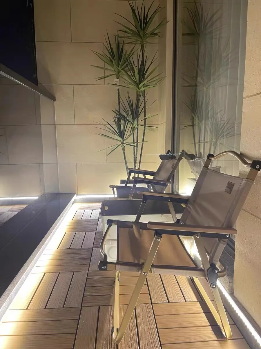 44 قطعة من بلاط أرضيات الفناء، 30 سم × 30 سم مربع مقاوم للماء للاستخدام في الهواء الطلق في جميع الأحوال الجوية، بلاط أرضيات متشابك من البلاستيك، بجانب حمام السباحة B