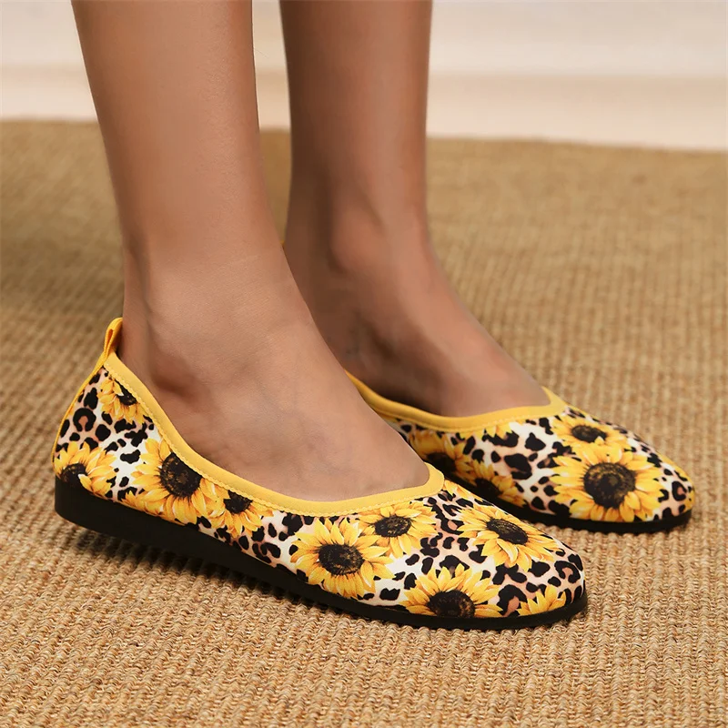 New Summer Style Fashionable Comfortable Elegant and Versatile Casual Wear-resistant Flat Soft-soled Floral Shallow-soled Shoes