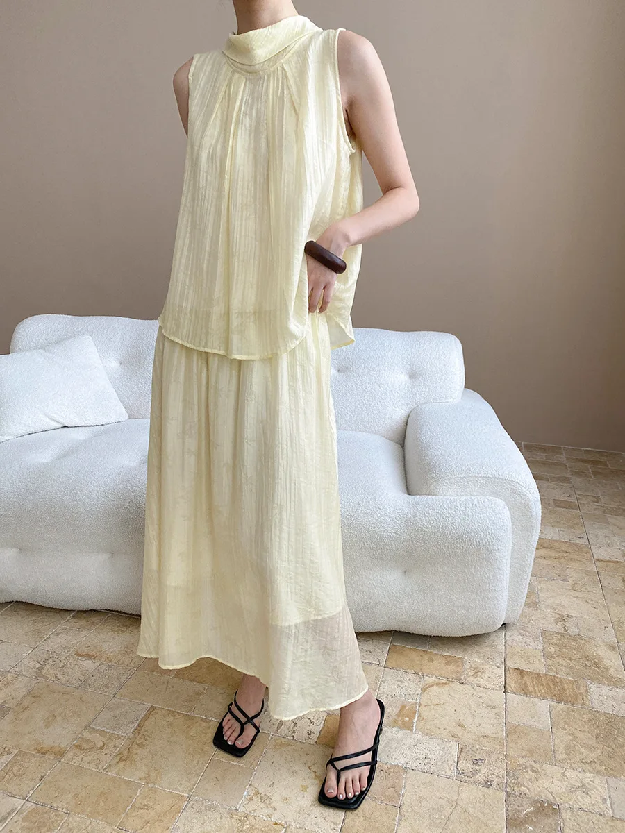 Dwuczęściowy zestaw: kamizelka i spódnica w stylu nowo-chińskim z ciemnym wzorem.