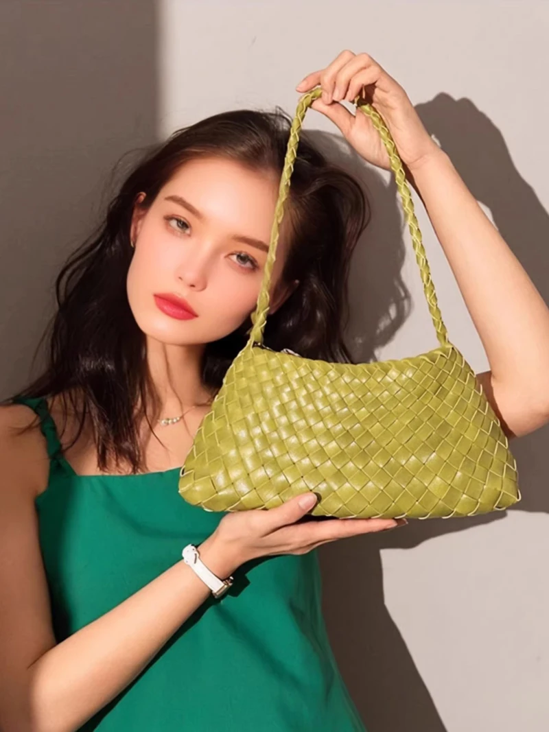 Hand woven popular high-end single shoulder hand-held armpit bag, French vacation style vegetable basket, free inner bag - view 2