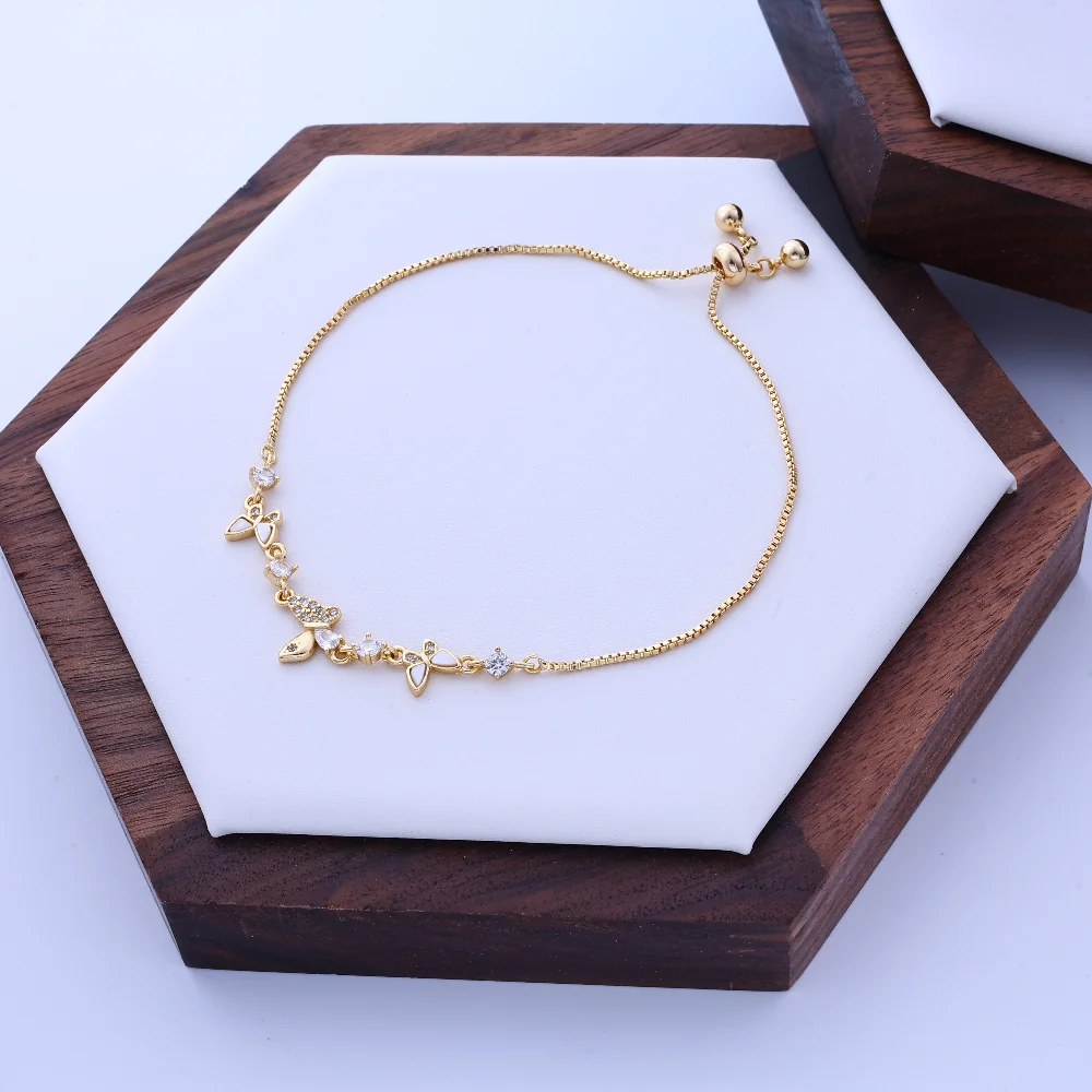 

Gold lightweight luxury niche high-end design necklace, exquisite, minimalist, versatile neck chain.