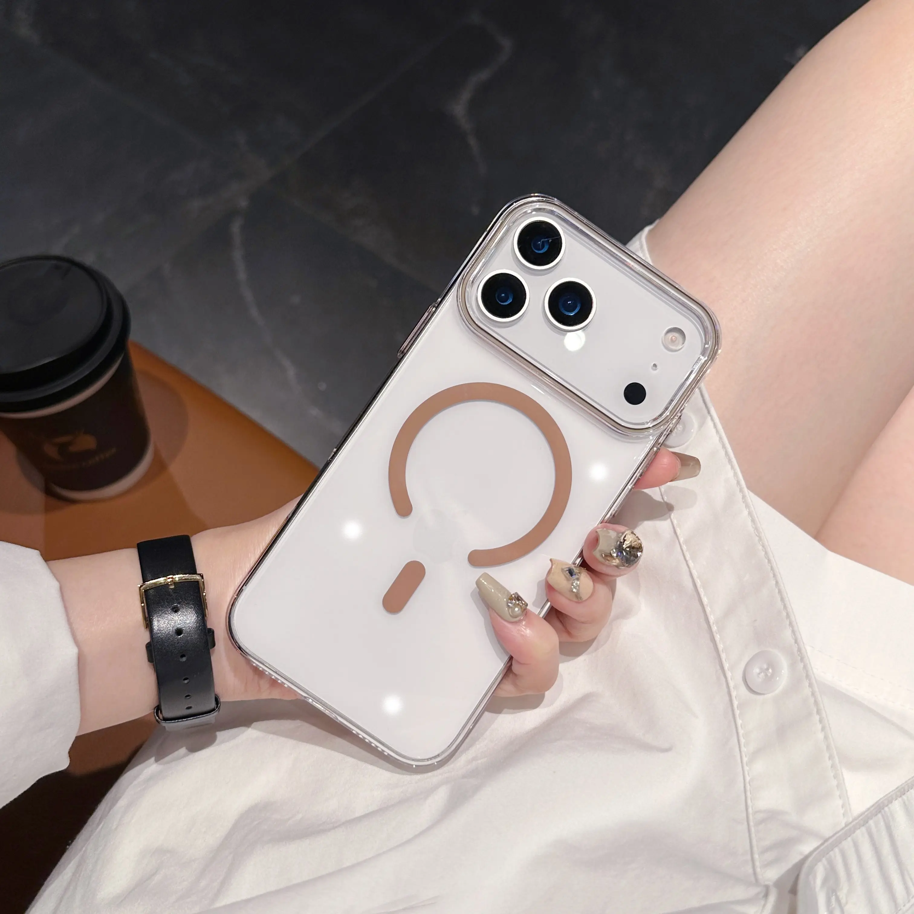 حافظة هاتف مغناطيسية شفافة لهاتف آيفون 17 16 15 14 13 12 Pro Max 17 Pro 17 شحن لاسلكي مقاوم للصدمات لهاتف Magsafe الغطاء الخلفي