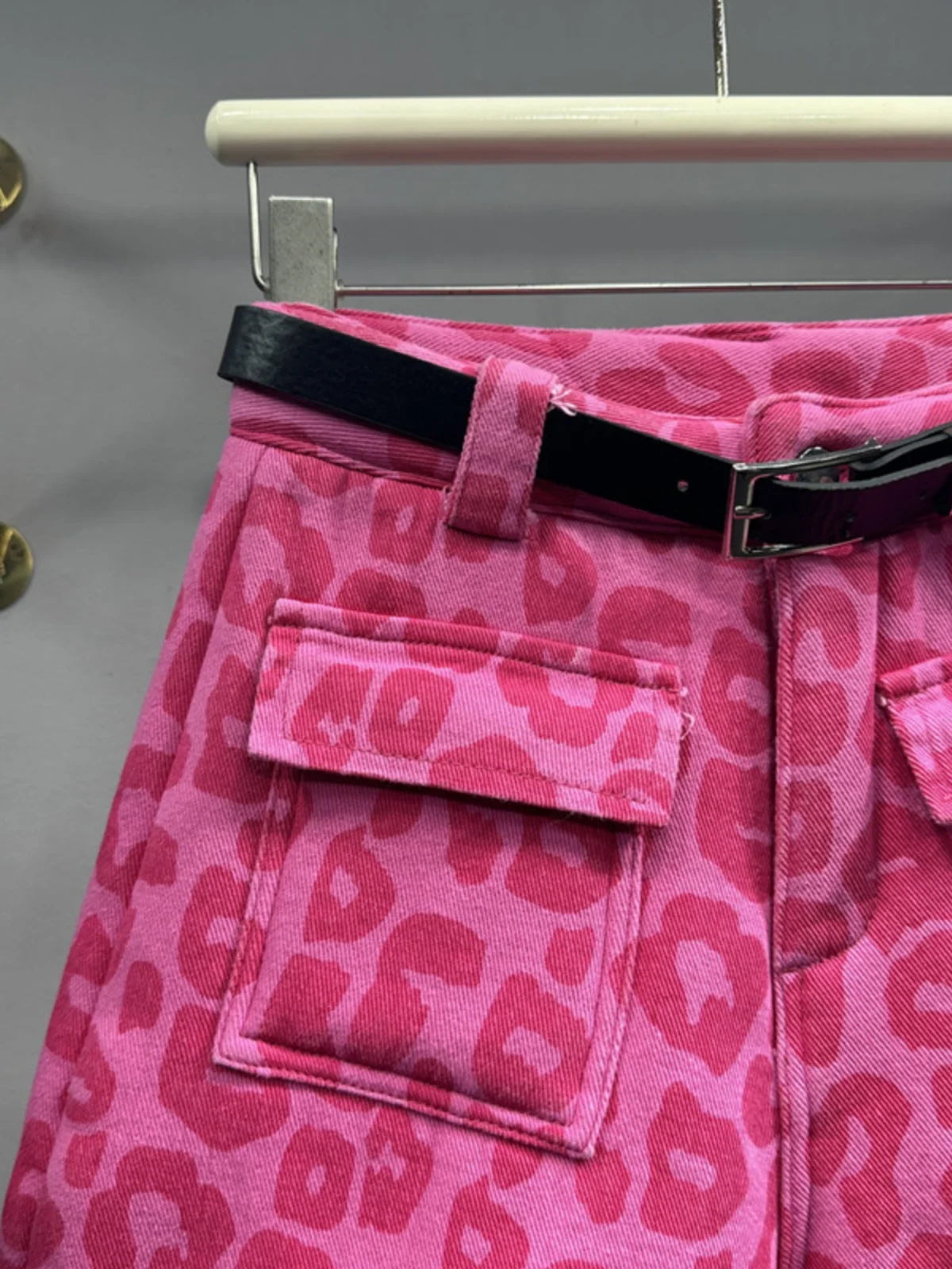 Imagem -05 - Shorts Jeans com Estampa Leopardo Rosa Feminino Bolso de Remendo Emagrecedor Casual com Tudo Que Combina Calça Linha a com Pernas Largas Feminina Nova 24 para Primavera