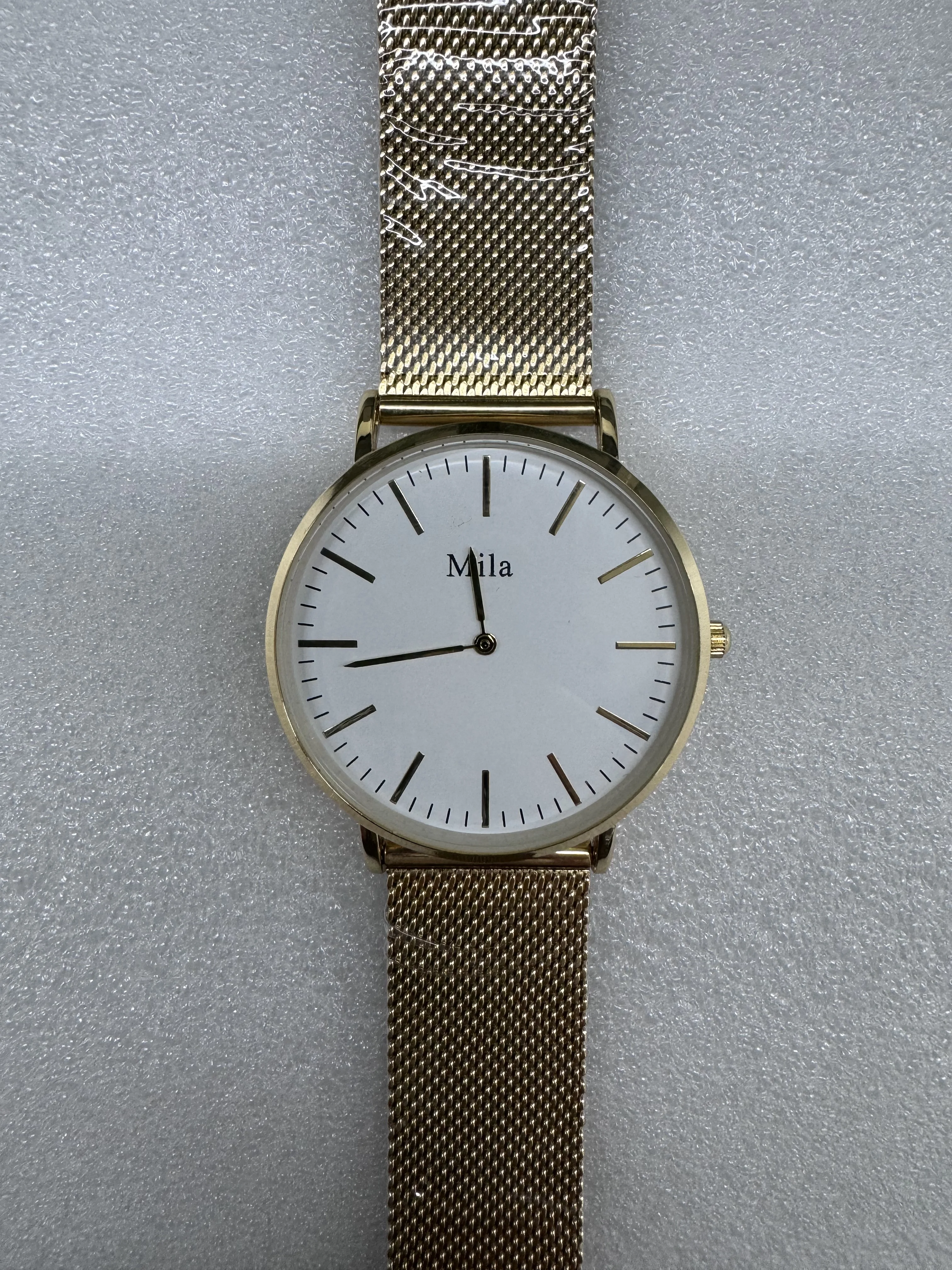 ساعة ذهبية خضراء لامعة بشعار مخصص للجنسين مصممة اصنع شعارك الخاص