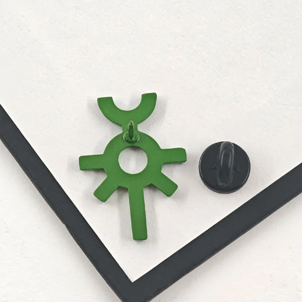 Classic Tabletop Miniature Game 40K Necrons Logo Brooch Pin Creative Green Rune Metal Badges Wargame Player Accessories Jewelry