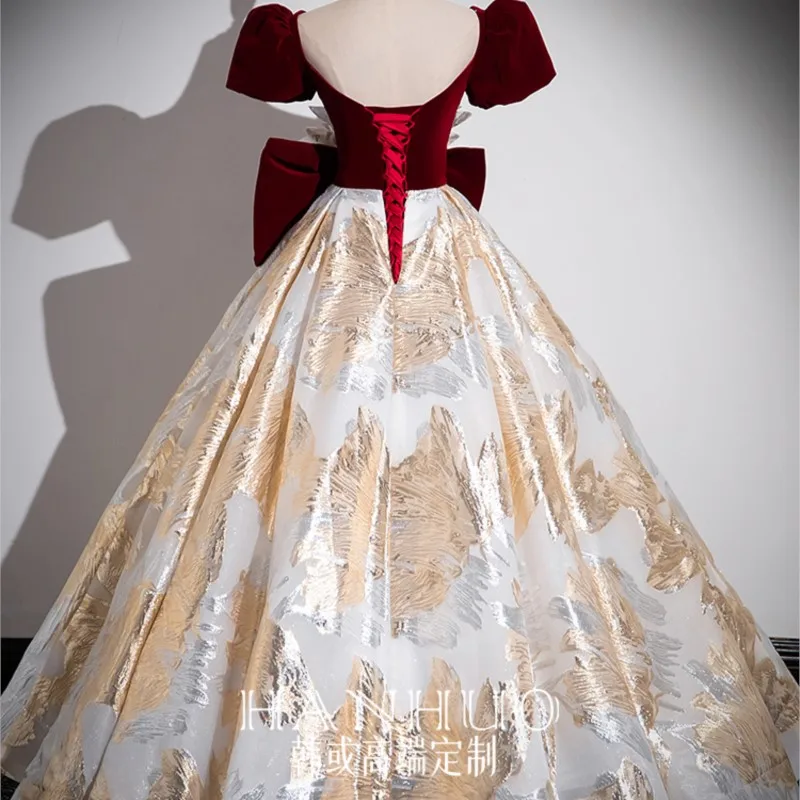 Robe d'hôte de banquet de luxe léger, sens de toast rouge, nouveau