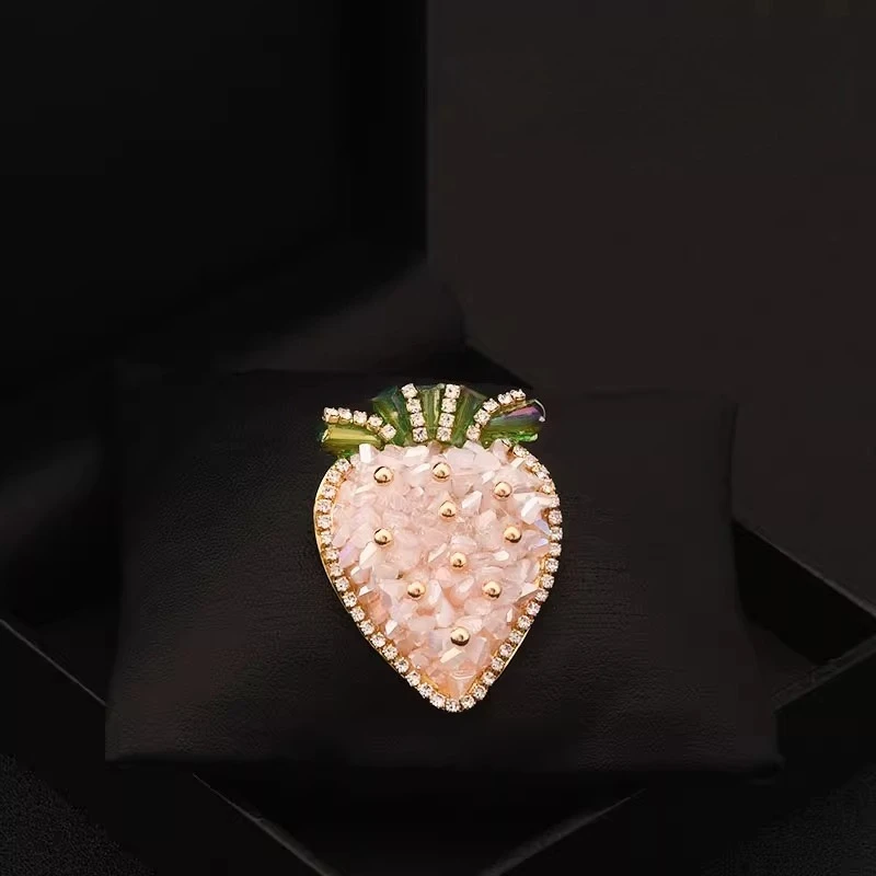 

Sweet Cute Pink Heart Crystal Brooch Decorative for Sweater Coat Collar Exquisite Girls Accessory Fashion Charm Stylish Pin 6101