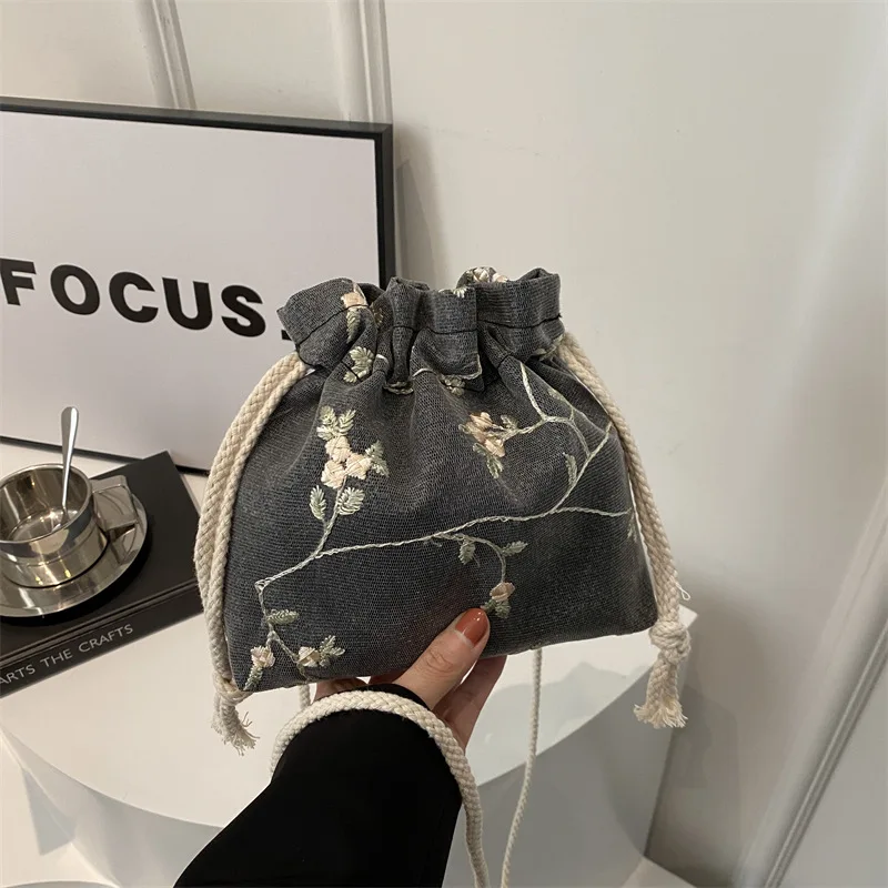 

Chinese Style Women's Handbags Elegant Data Line Storage Bag Cosmetic Bag Women Embroidery Flower Mini Purse Wallets Jewerly Bag