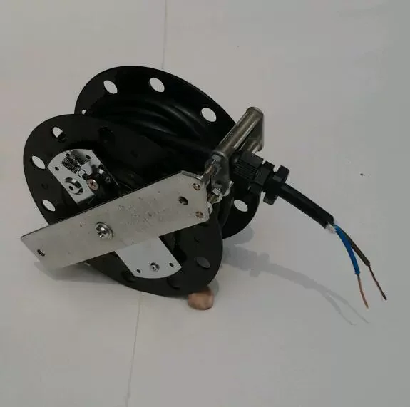 

Автоматическая выдвижная катушка для намотки кабеля 6А/220В/3м