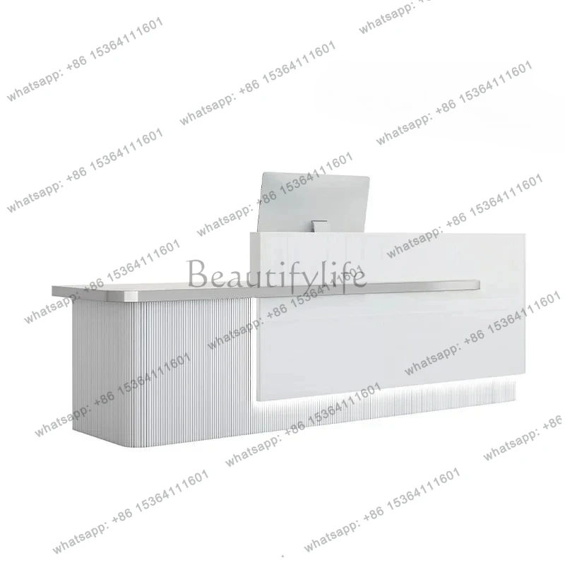 

Banco reception aziendale moderno e minimalista, pagina di cassa con vernice in legno massello color crema vento