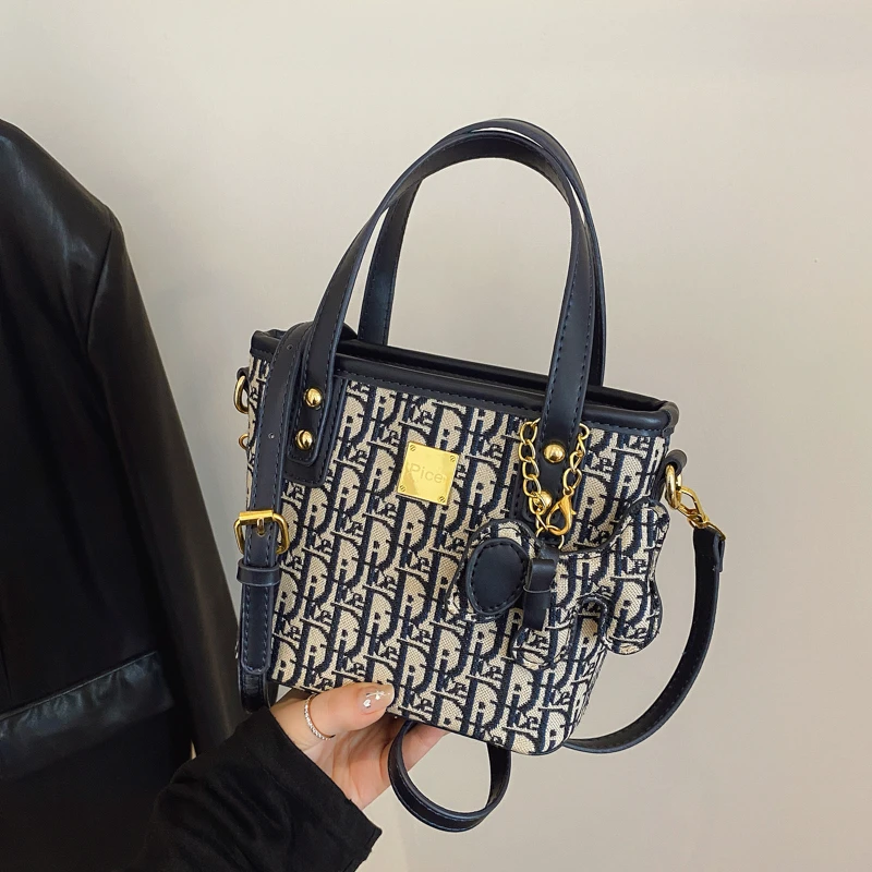 

Women Leather Luxury Classic Fashion Tote Bag Designer Shoulder Crossbody Handbag For Modern Daily Dressing