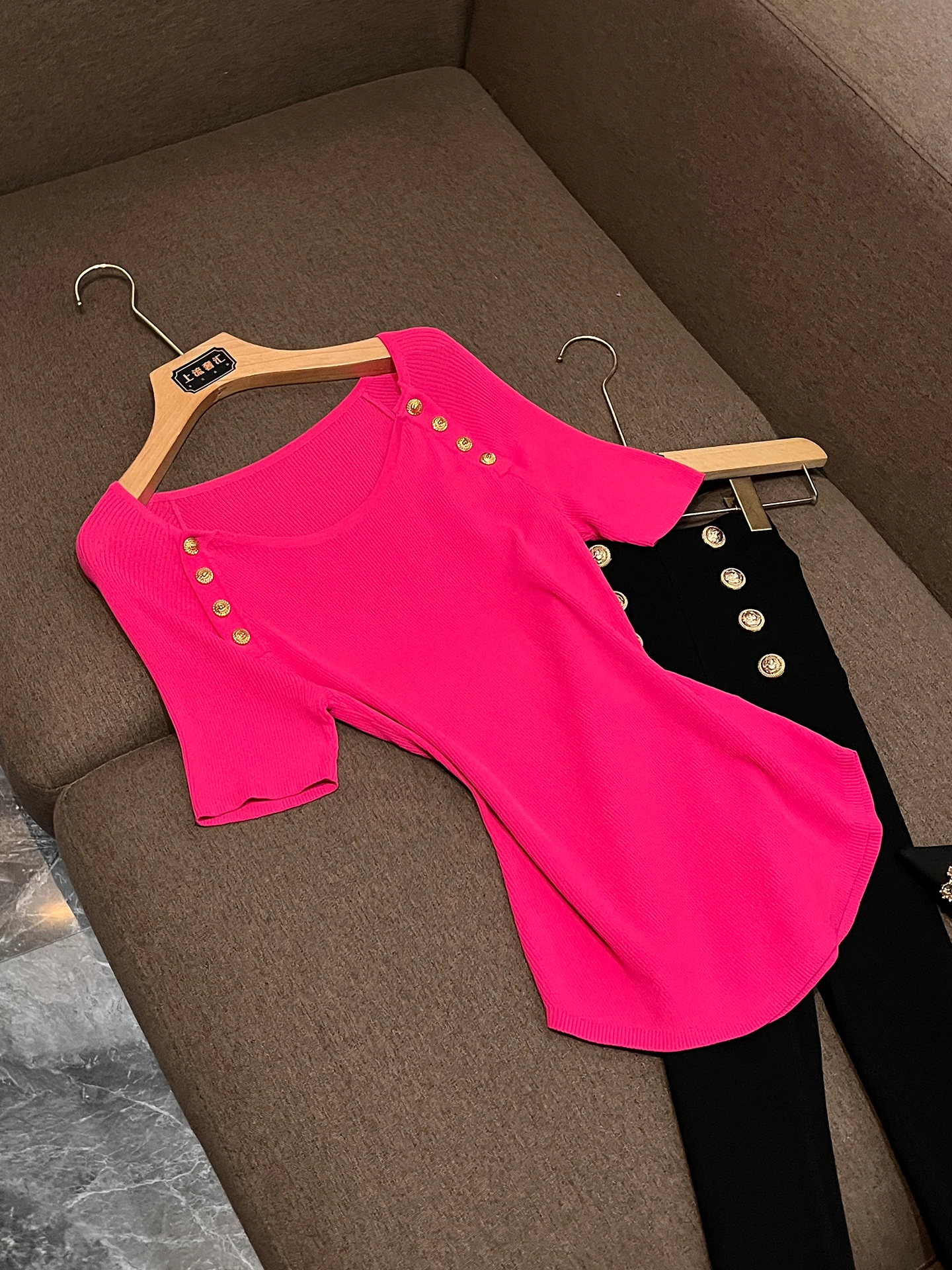 

2026 New Design Knitted Short Sleeve Slim Fit Women's Top Metal Buckle Versatile French Style Polyester Fiber round Neck Shirt