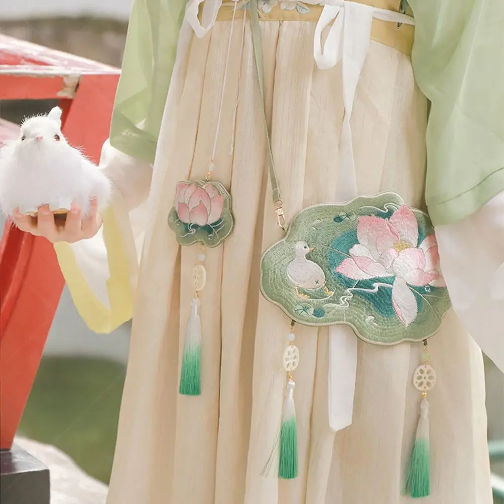 

Сумка на плечо с милой вышивкой лотоса, аксессуары Hanfu, китайская сумка Hanfu ручной работы, элегантный кулон-саше