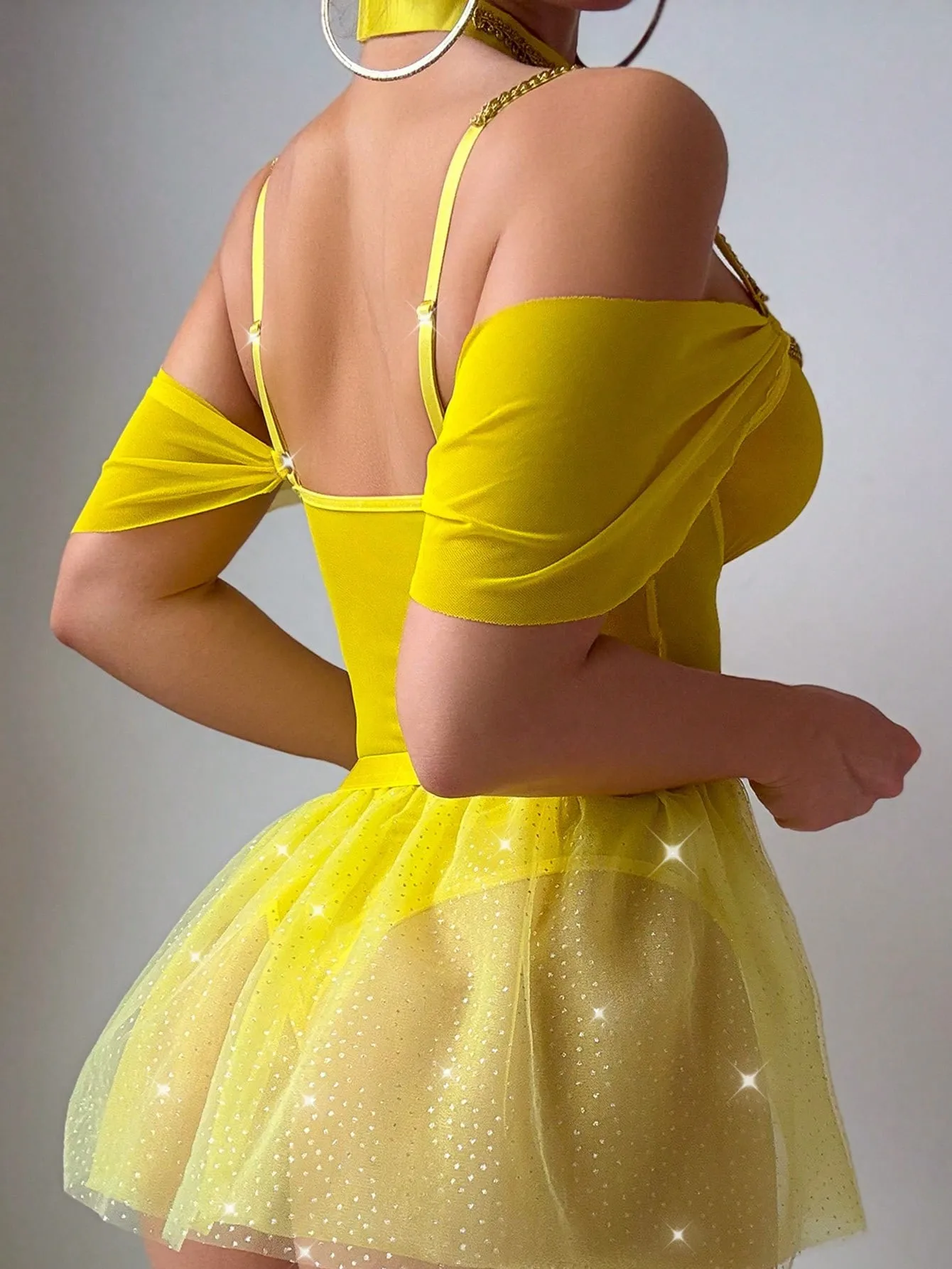 

Lingerie Dress Metal Chain Patchwork Yellow Corset Erotic Sleep Dress Backless Hollowed Lace Thong Garter Kit Exotic Dress Suit