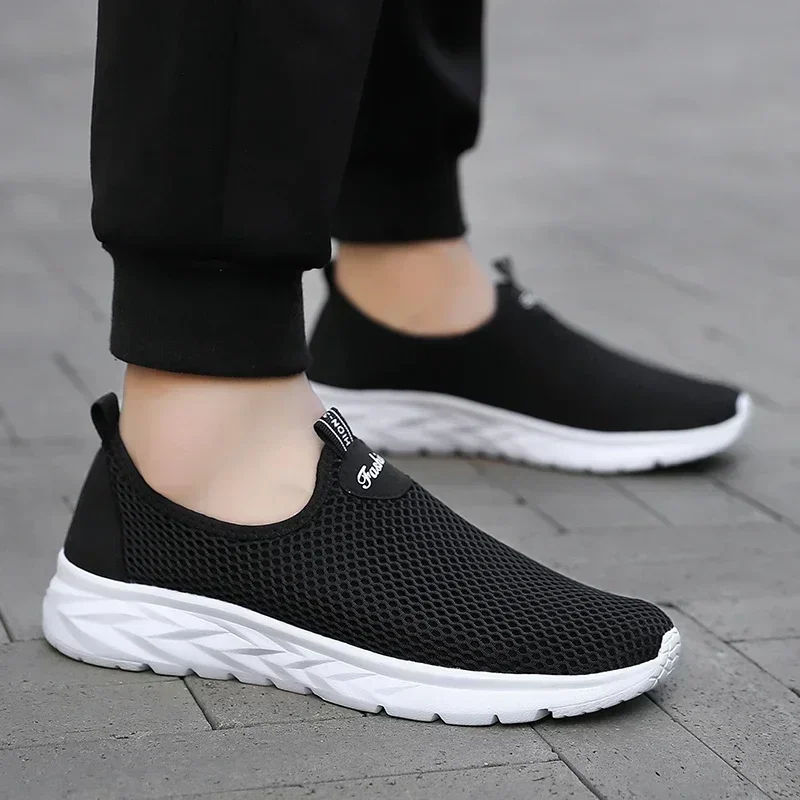 New Sneakers Men Slip on Casual Shoes Breathable Mesh Outdoor Non Slip Sports Shoes Lightweight Comfortable Shoes for Men