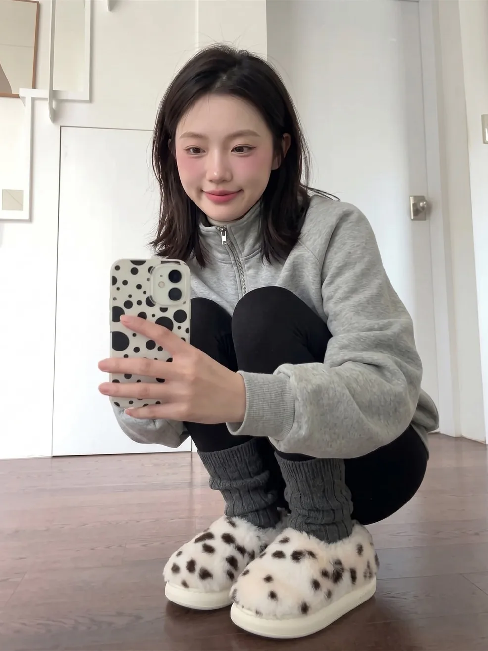 2026 New Women Animal Print Closed Back Plush Slippers Leopard Spot Warm Non Slip Unique Winter Indoor Home Cotton Shoes