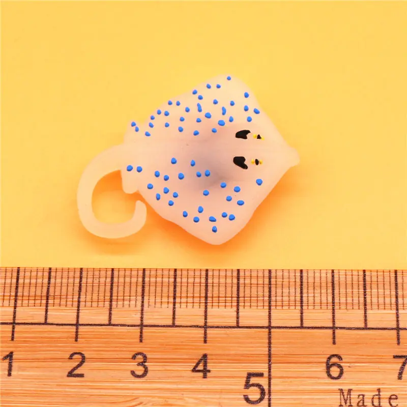 Original 3pcs/lot Luminous Fish PVC Shoe Charms Decorations Funny Glowing Manta Ray Designer Buckle Kids Gifts U501